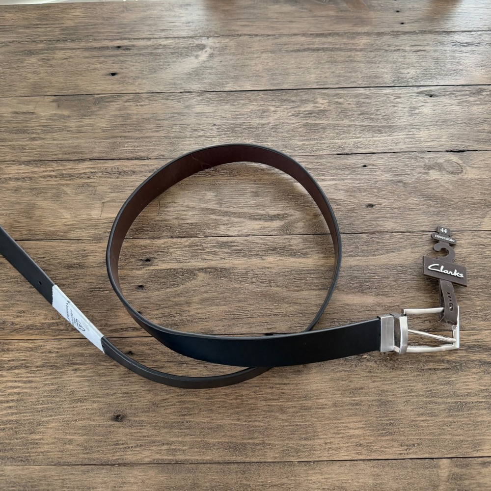NWT Clarks Mens Reversible Belt Black Brown Silver Buckle Size 44 New‎
